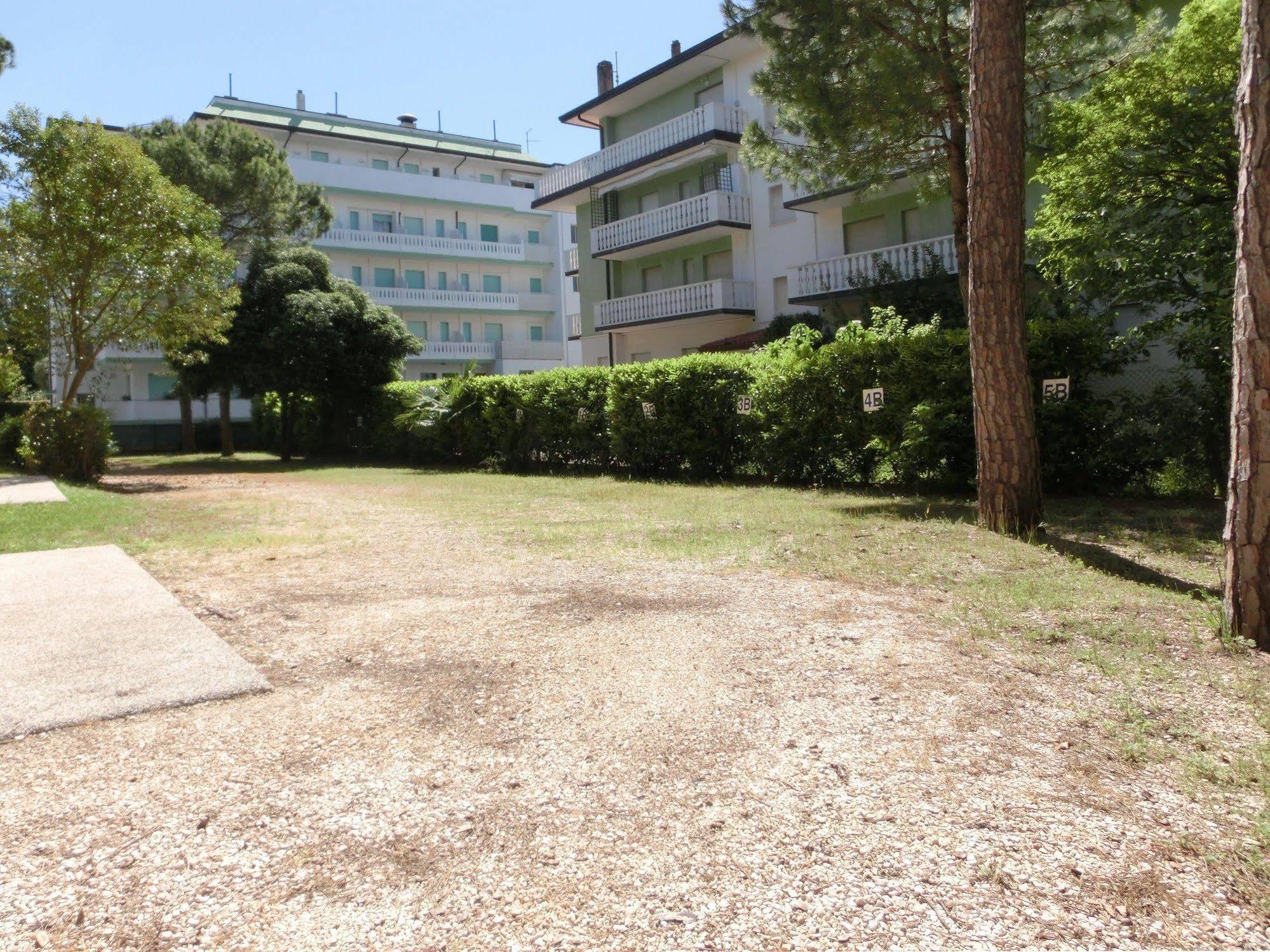 Michelangelo Beach Lignano Sabbiadoro Bagian luar foto