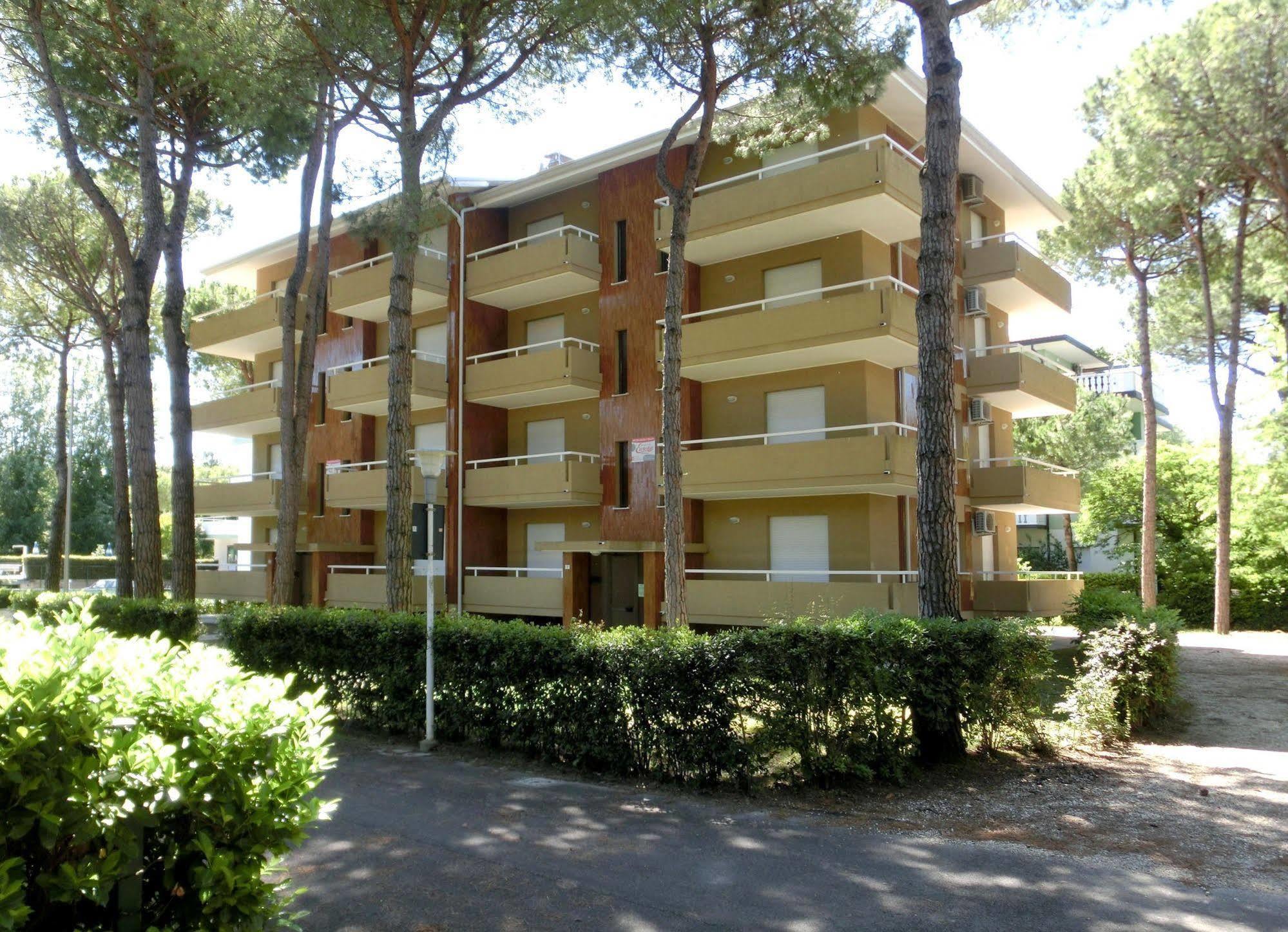 Michelangelo Beach Lignano Sabbiadoro Bagian luar foto